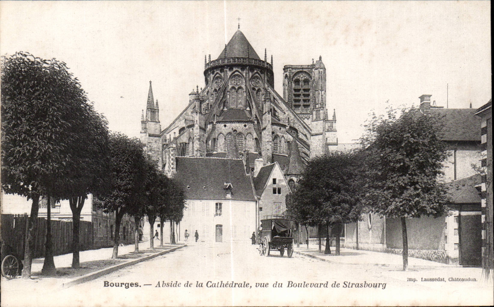 CPA Bourges Apse of the cathedral seen of the boulevard of Strasbourg