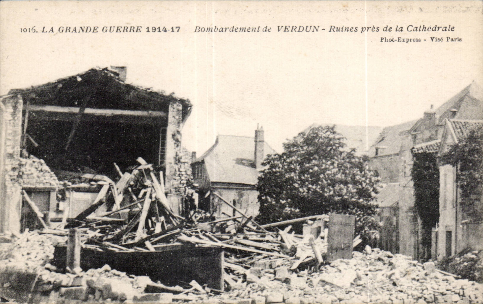 Bombardeo 1914 de la guerra de CPA Militaria de las ruinas de Verdun cerca de la catedral