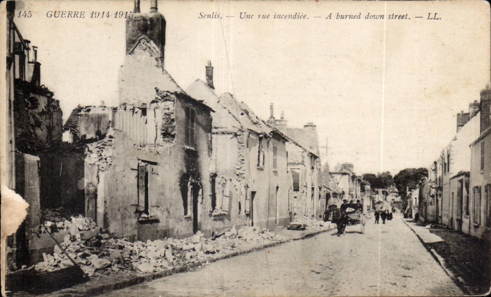 Guerra de CPA Militaria Senlis 1914 una calle quemada