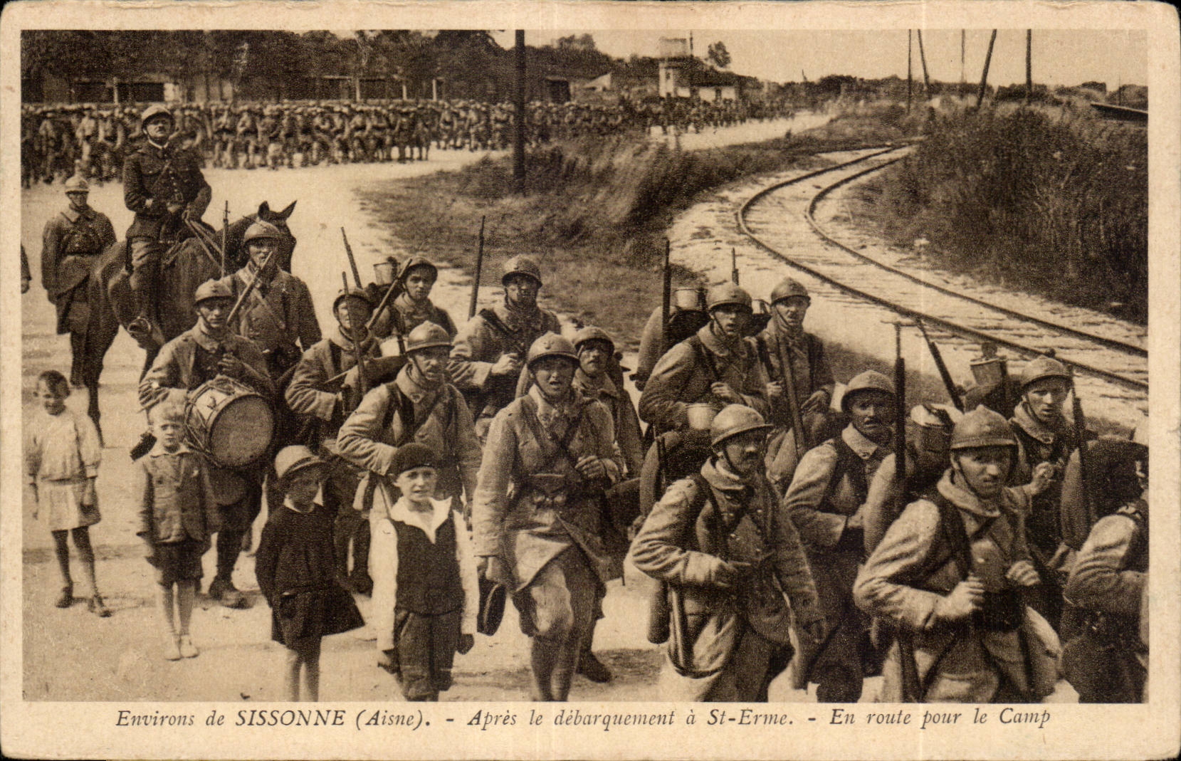 Los alrededores de CPA Militaria de Sissonne despues de descargar tienen en el St Erme de la manera para el campo