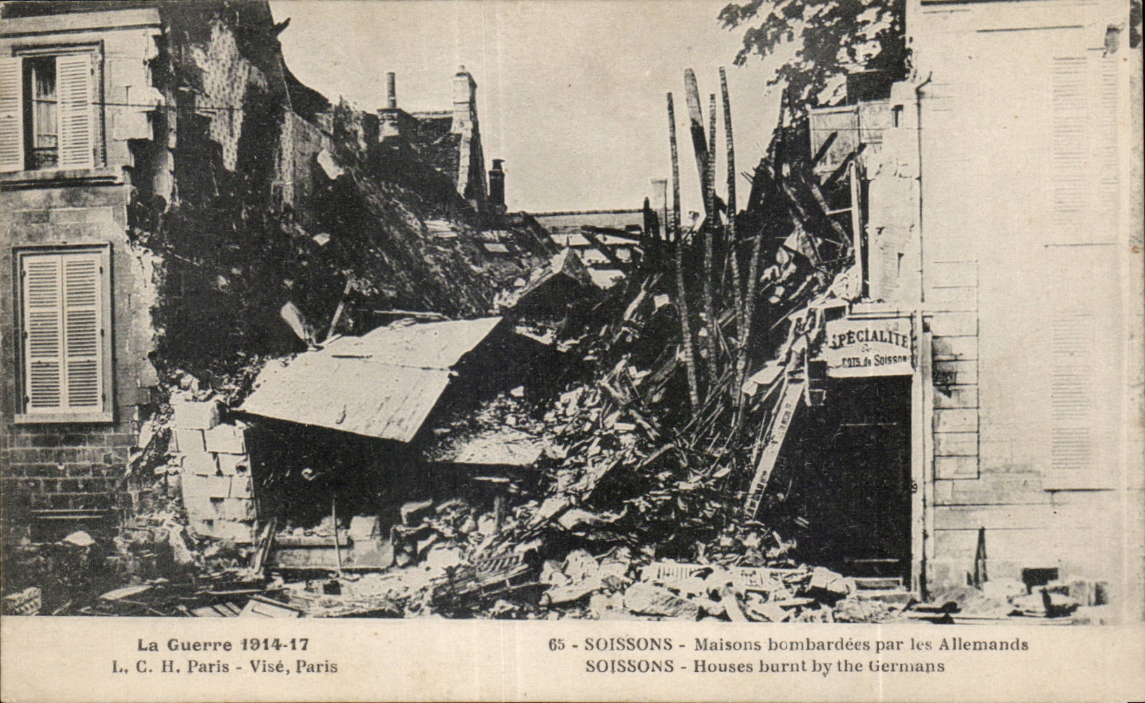 CPA Militaria Soissons contiene bombardees del alemAn