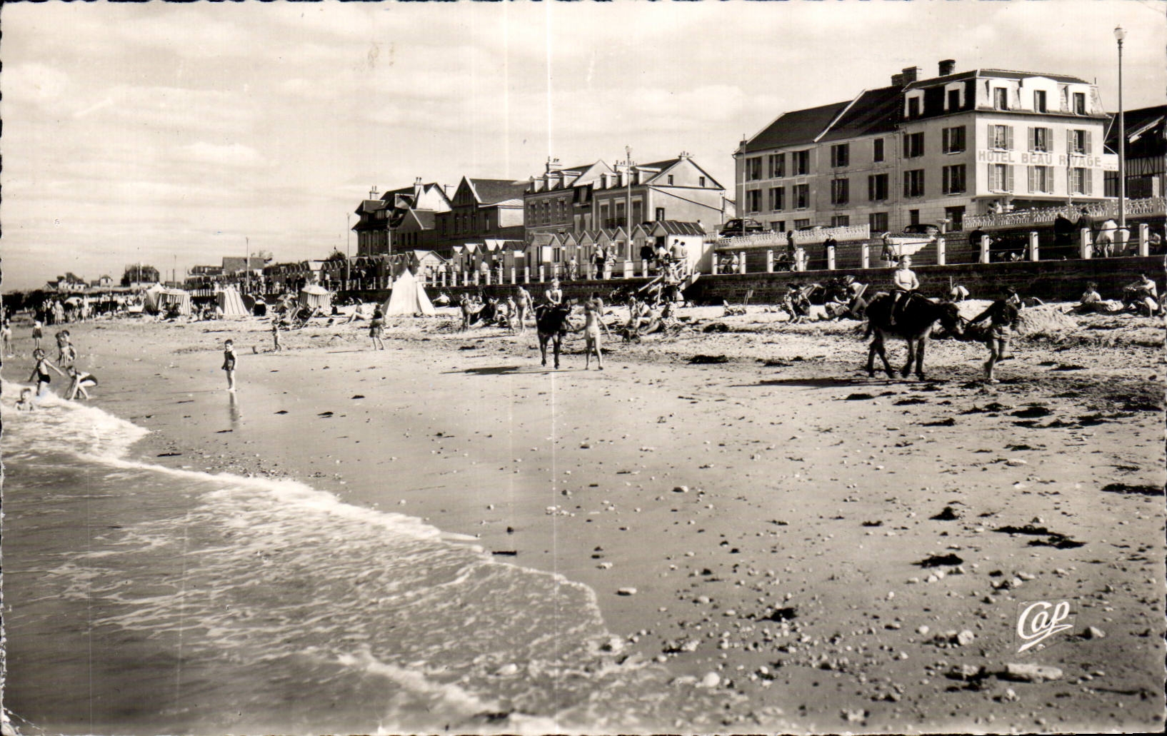 Luc sur Mer - La Plage et Hotel Beau Rivage - CPA