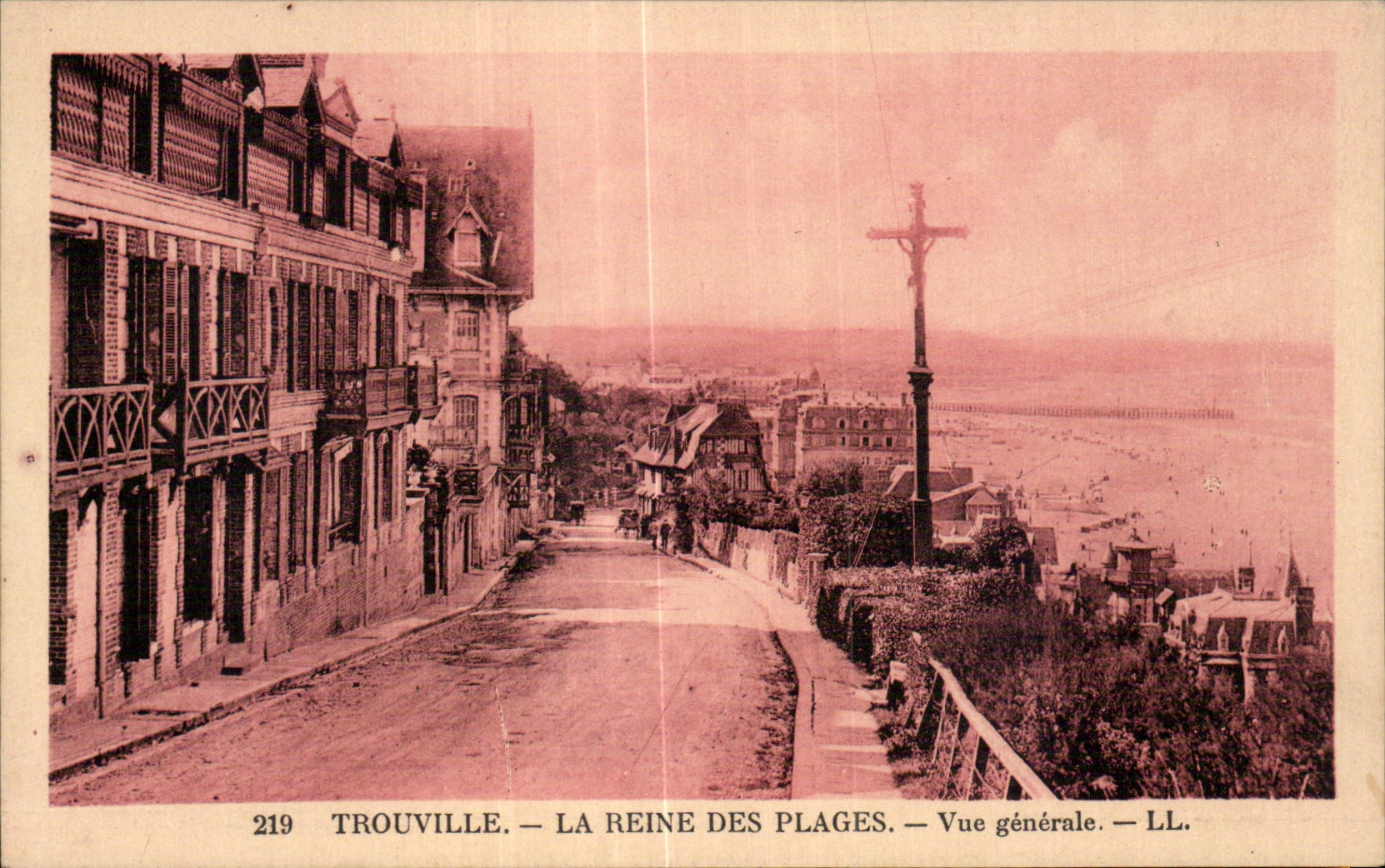 Trouville - La Rene des Plages - Vue Generale - CPA