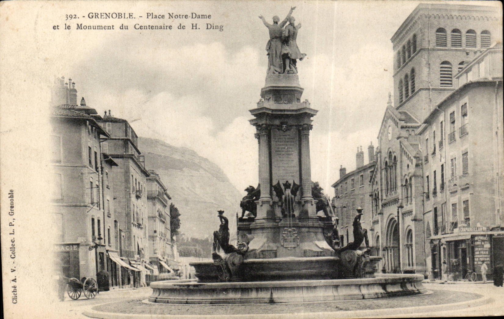 Grenoble - Place Notre Dame et le Monument - CPA