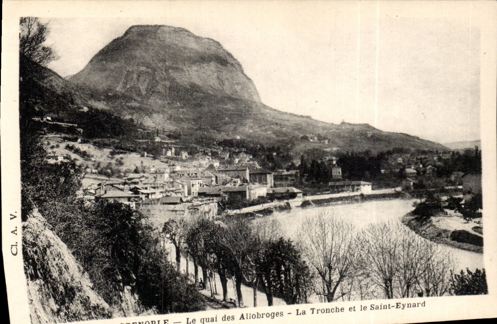 Grenoble - Le Quai des Allobroges - La Tronche et le Saint Eynard - CPA