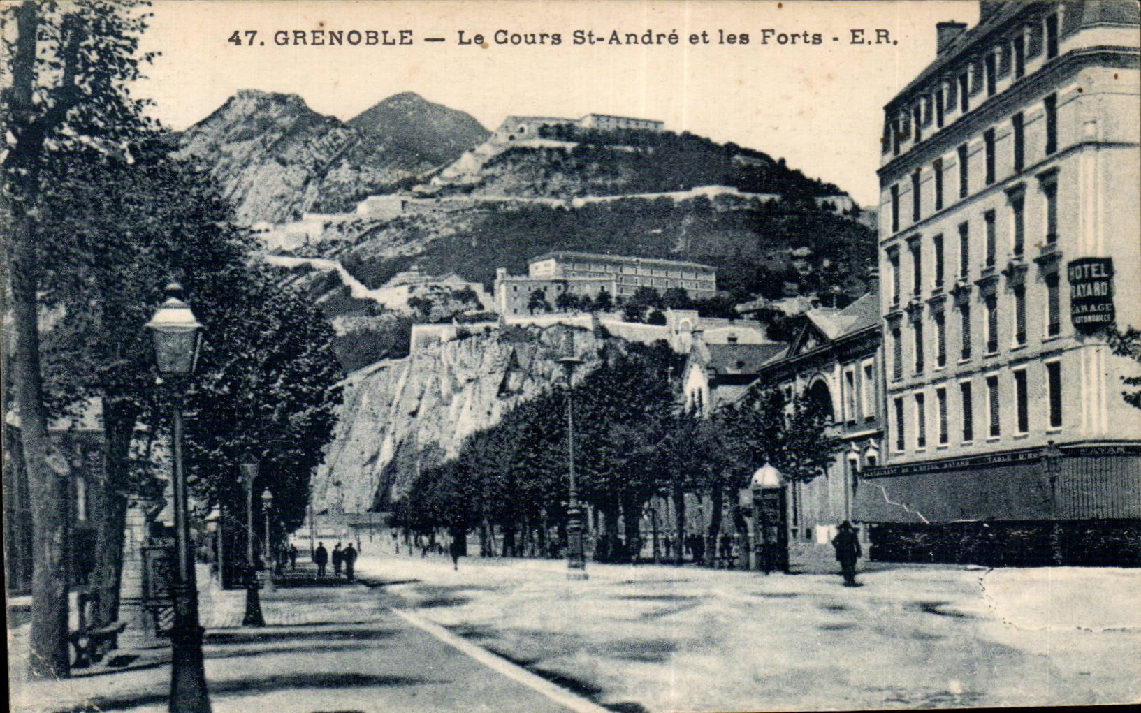 Dauphine - Grenoble - Le Cours St Andre et les Forts - CPA