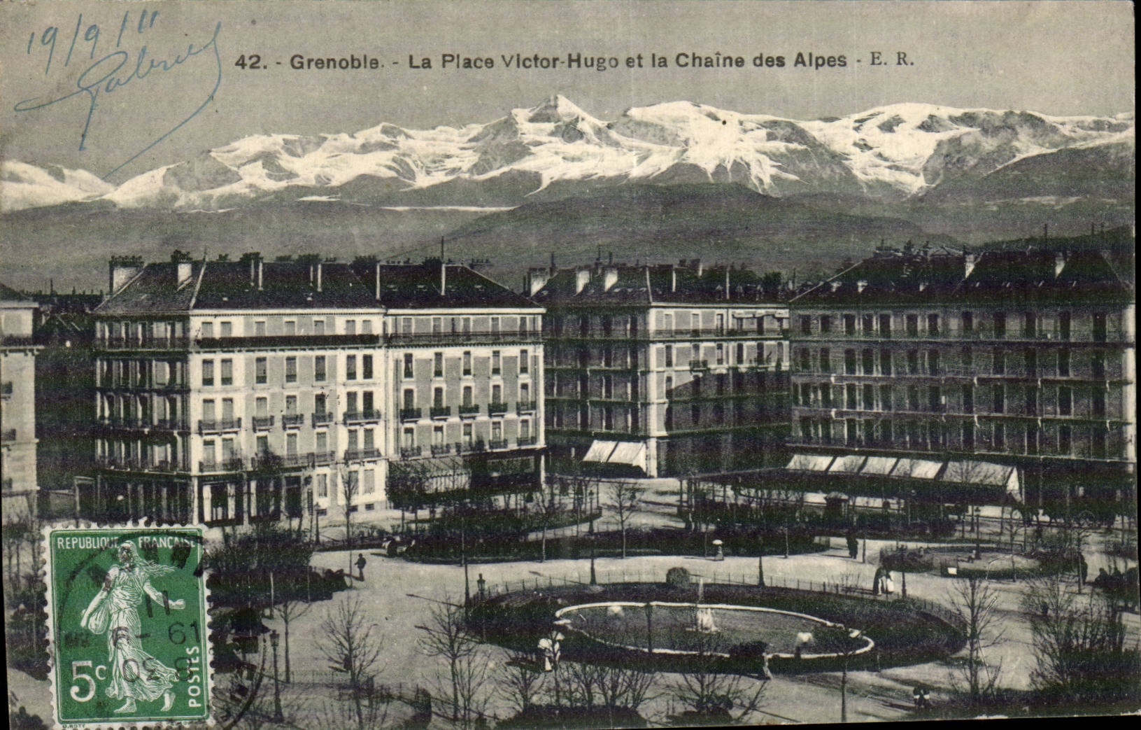 Grenoble - La Place Victor Hugo - Chaine des Alpes - CPA