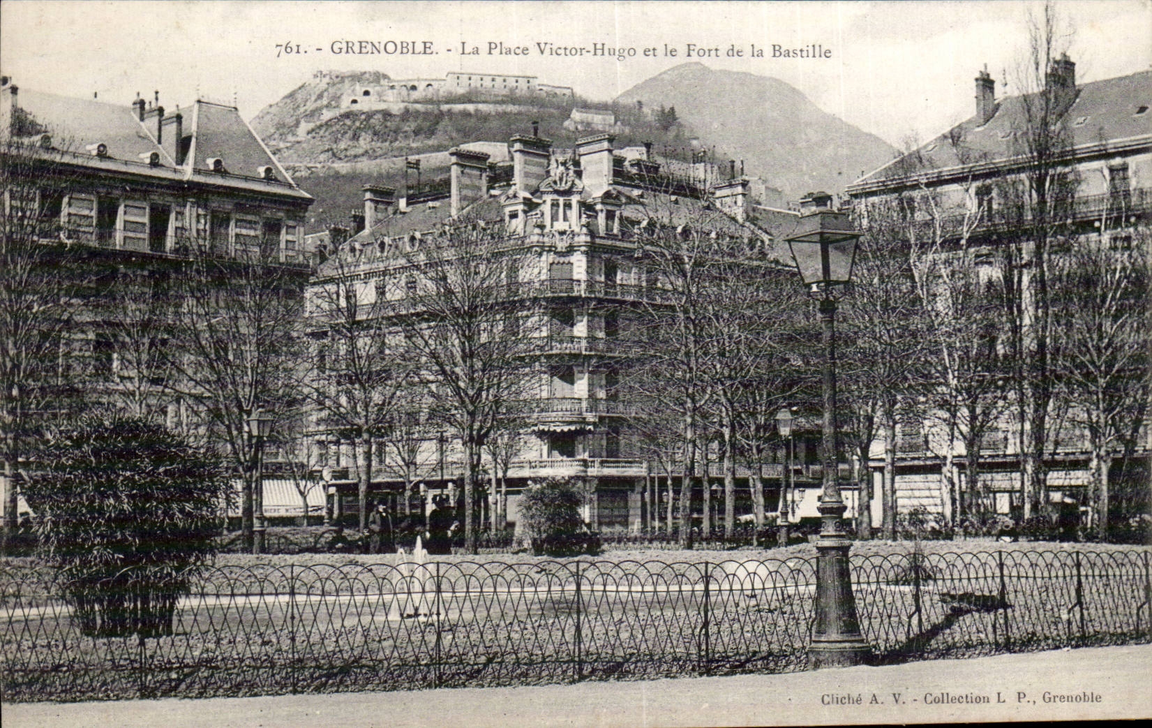 Grenoble - La Place Victor Hugo - Fort de la Bastille - CPA