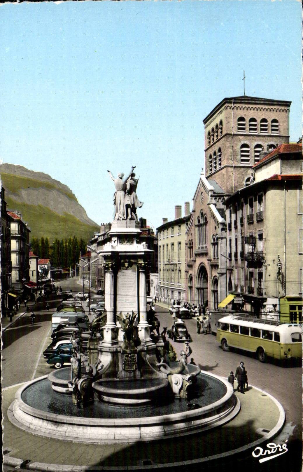 Grenoble - La Place Notre Dame - Monument des Trois Ordres - La Cathedrale - CPA