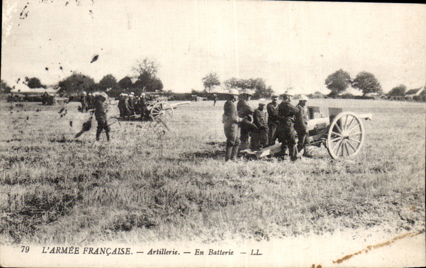 CPA Militaria ARtillerie En batterie 