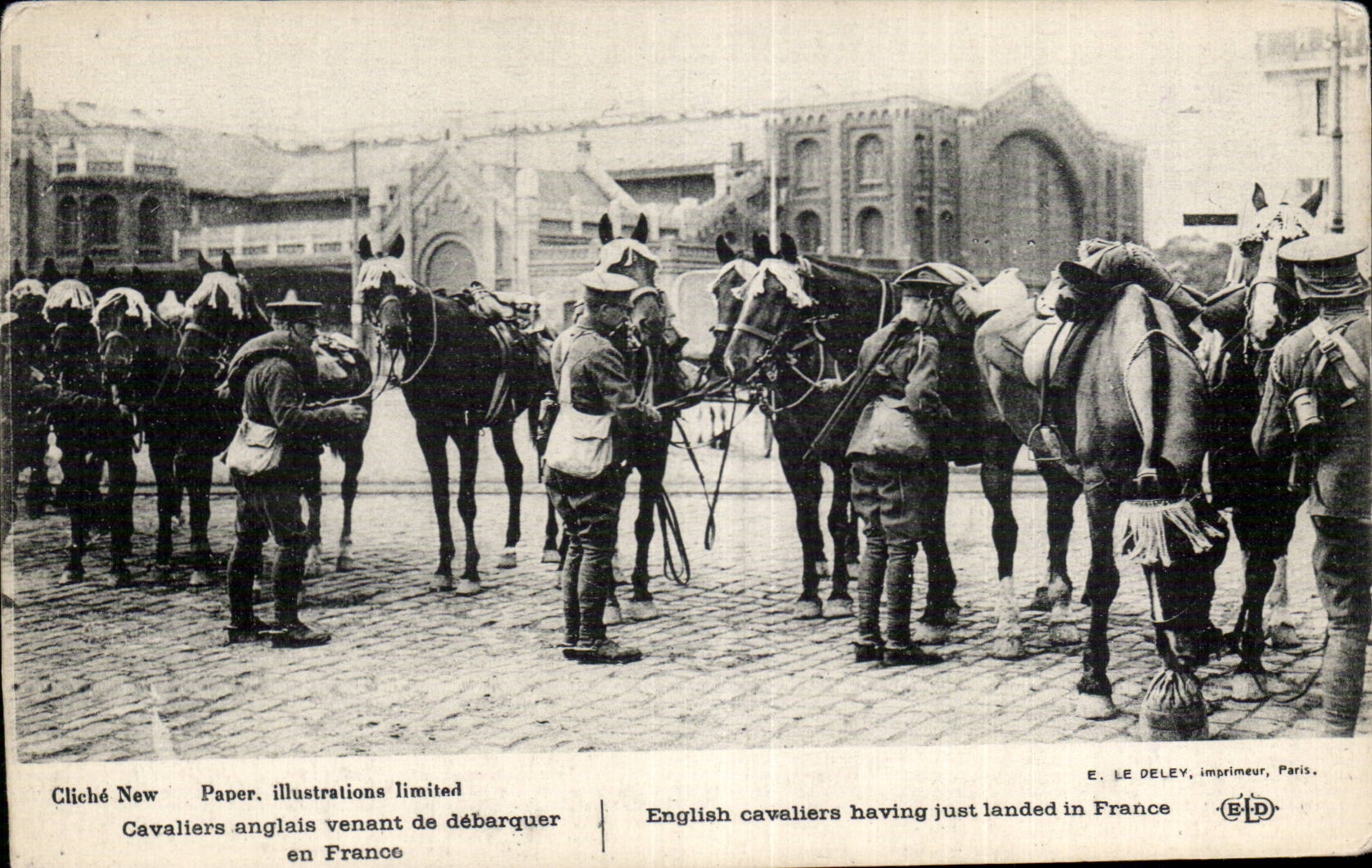 CPA Militaria Cavaliers anglais venant de debarquer en France