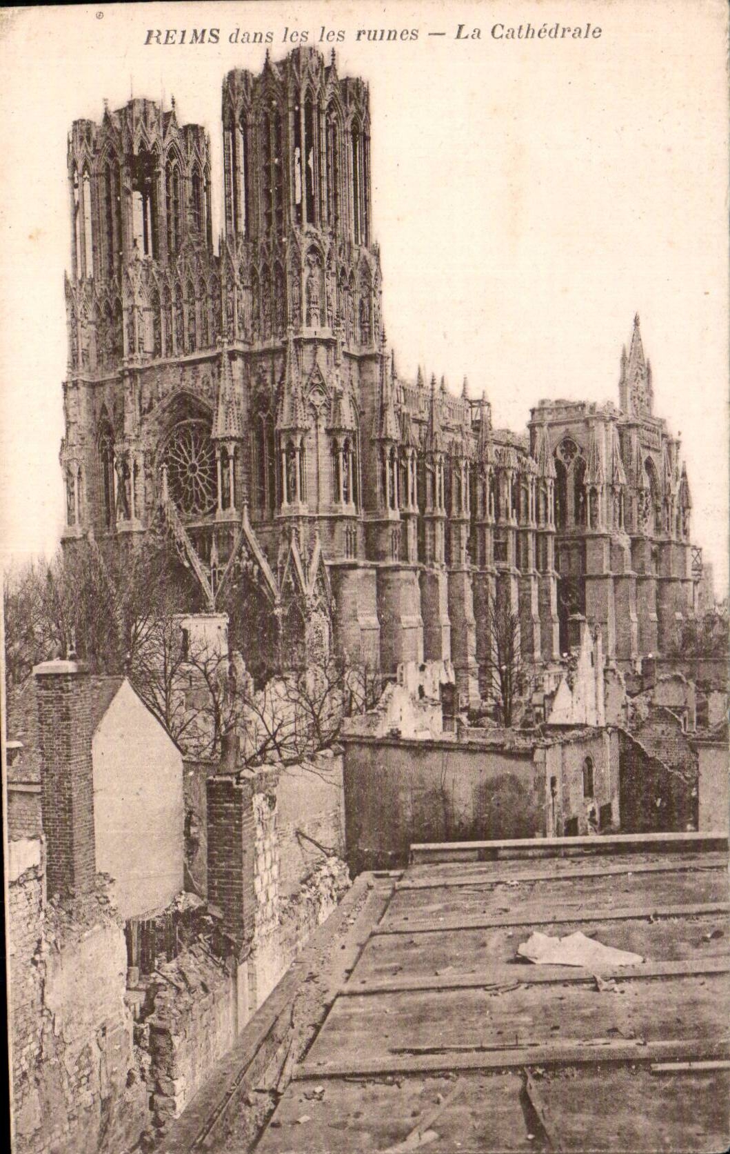 CPA Militaria War 1914 Reims in the ruins