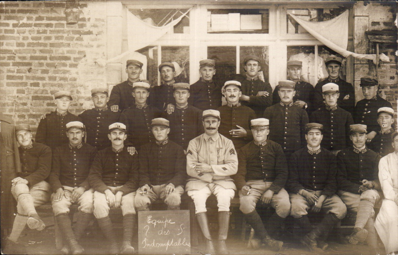 CARTE PHOTO Militaria Soldats Equipe des indomptables