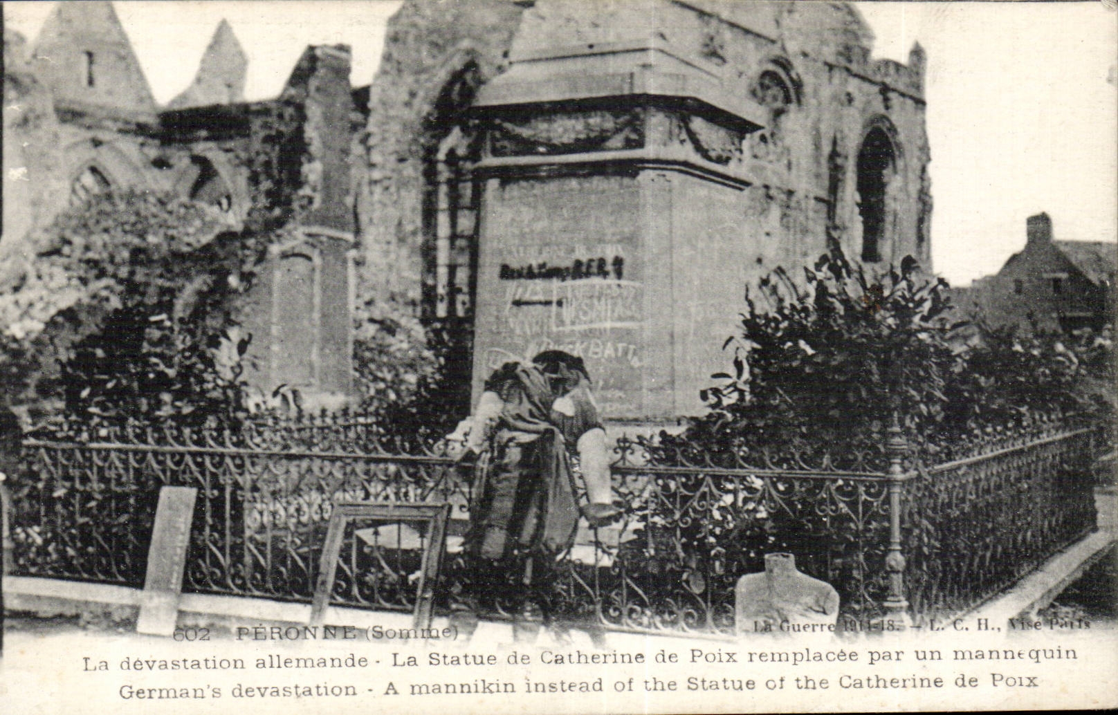 CPA Militaria War of 1914 Peronne La German devastation Statue of Pitch remplacee Catherine by a mannequin