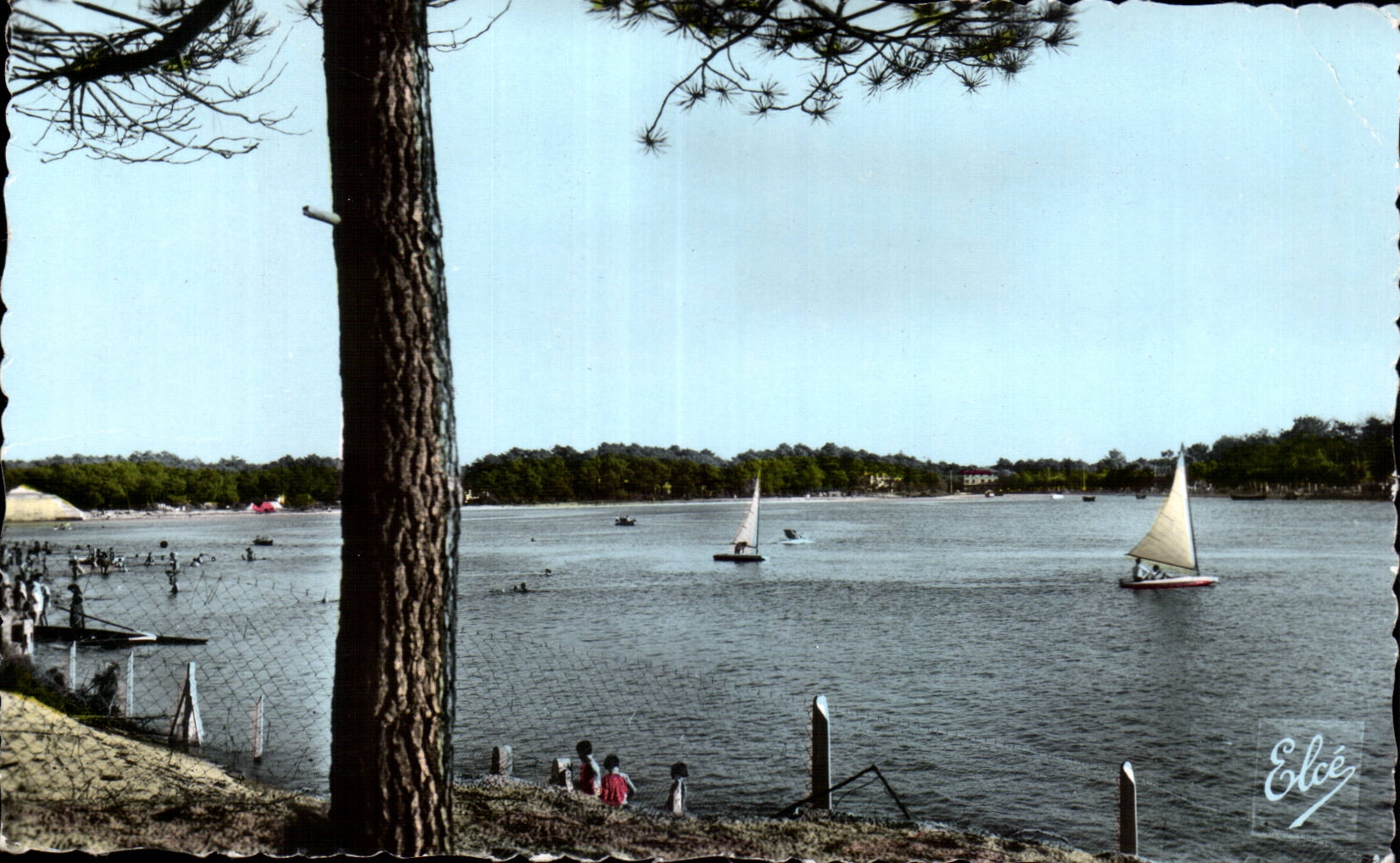 CPSM Hossegor Canoeing in front of the beach of Bourret