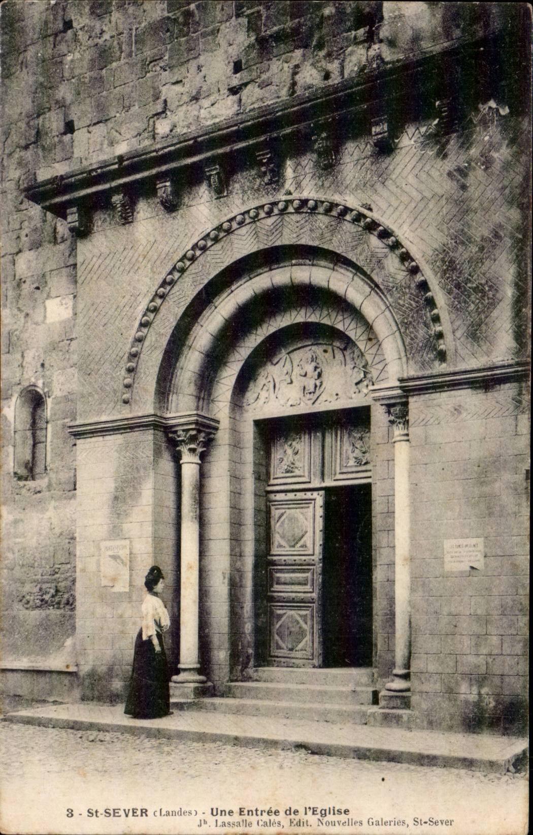 CPA St Sever Une entree de l eglise