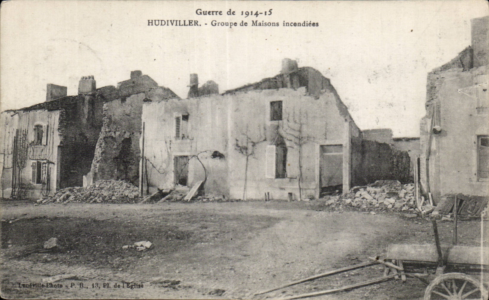 CPA Militaria Guerre of 1914 Hudiviller Groups burnt houses