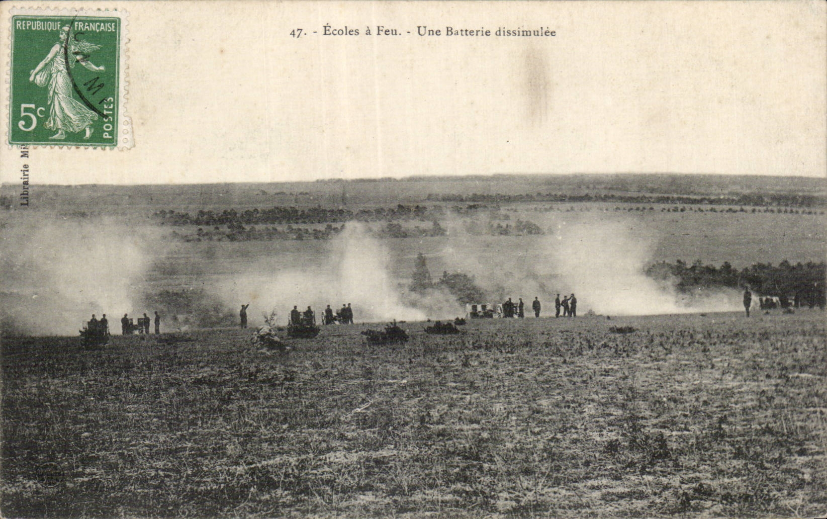 CPA Militaria Ecoles a feu Une batterie dissimulee