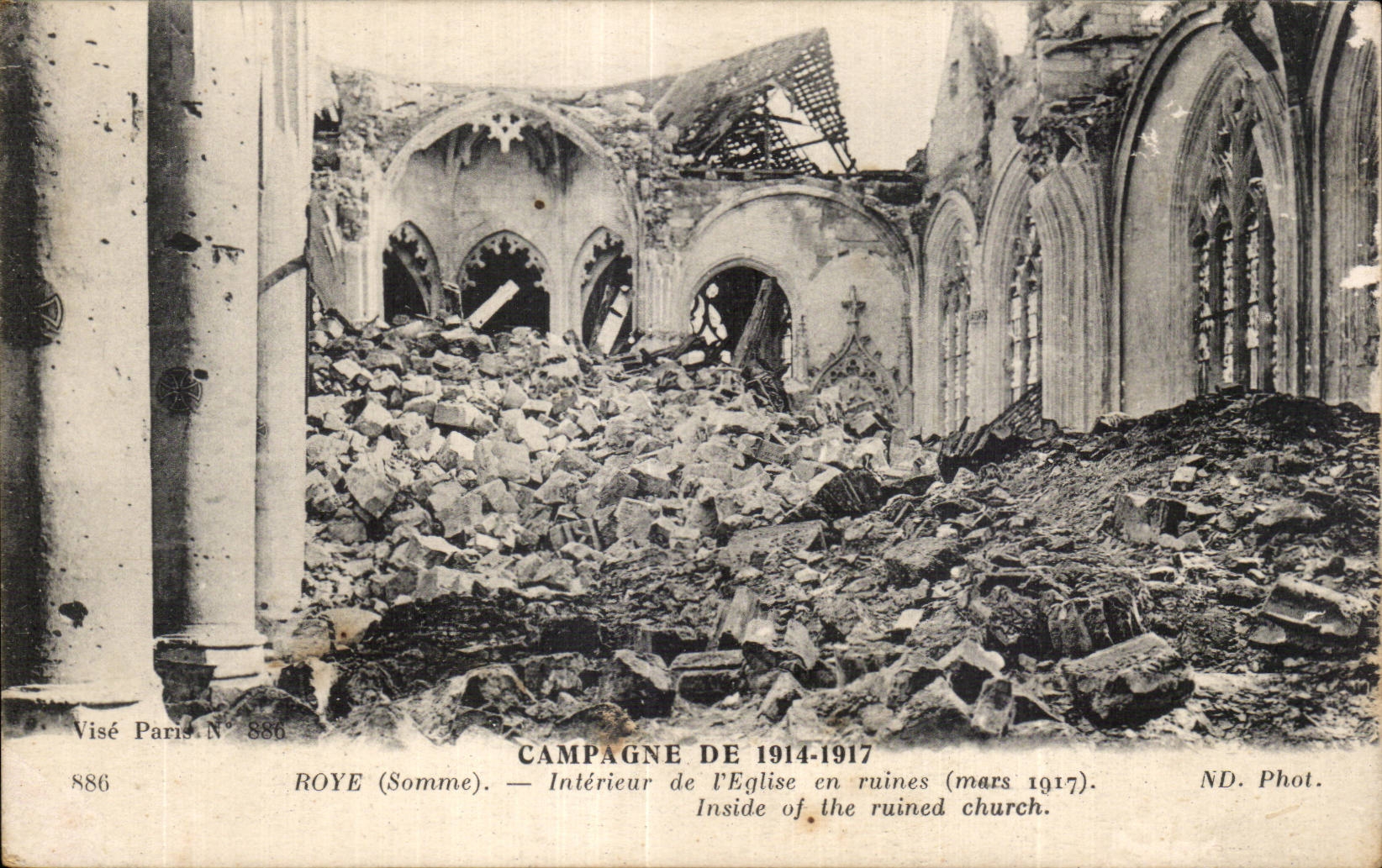 CPA Militaria Countryside of 1914 Interior Roye of church in ruins (March 1917)