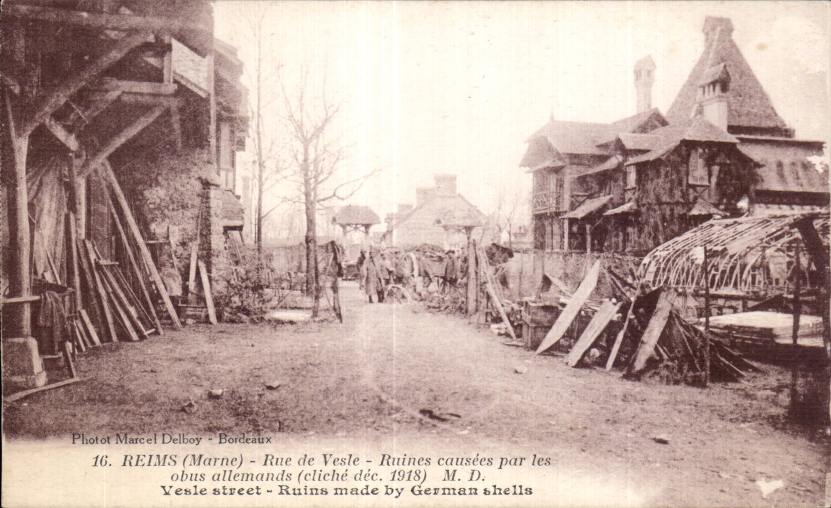 CPA Militaria Reims Street of Vesle Ruins causees by the German shells