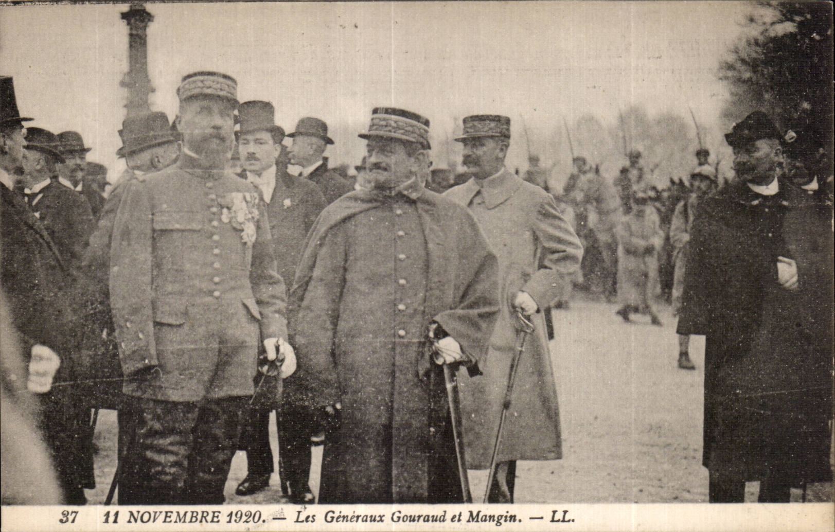 CPA Militaria La grande guerre 1914 11 novembre 1920 Les generaux Gouraud et Mangin