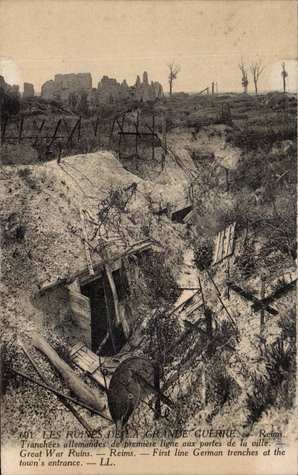 CPA Militaria the Great War the 1914 German Reims ruins Distinct