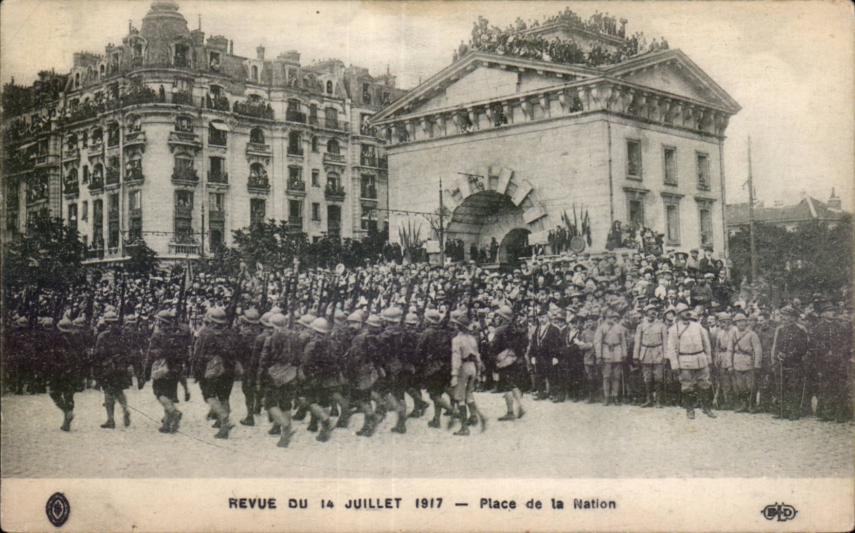 Paris - Review of July 14th 1917 - Militaria - Place of the Nation - CPA