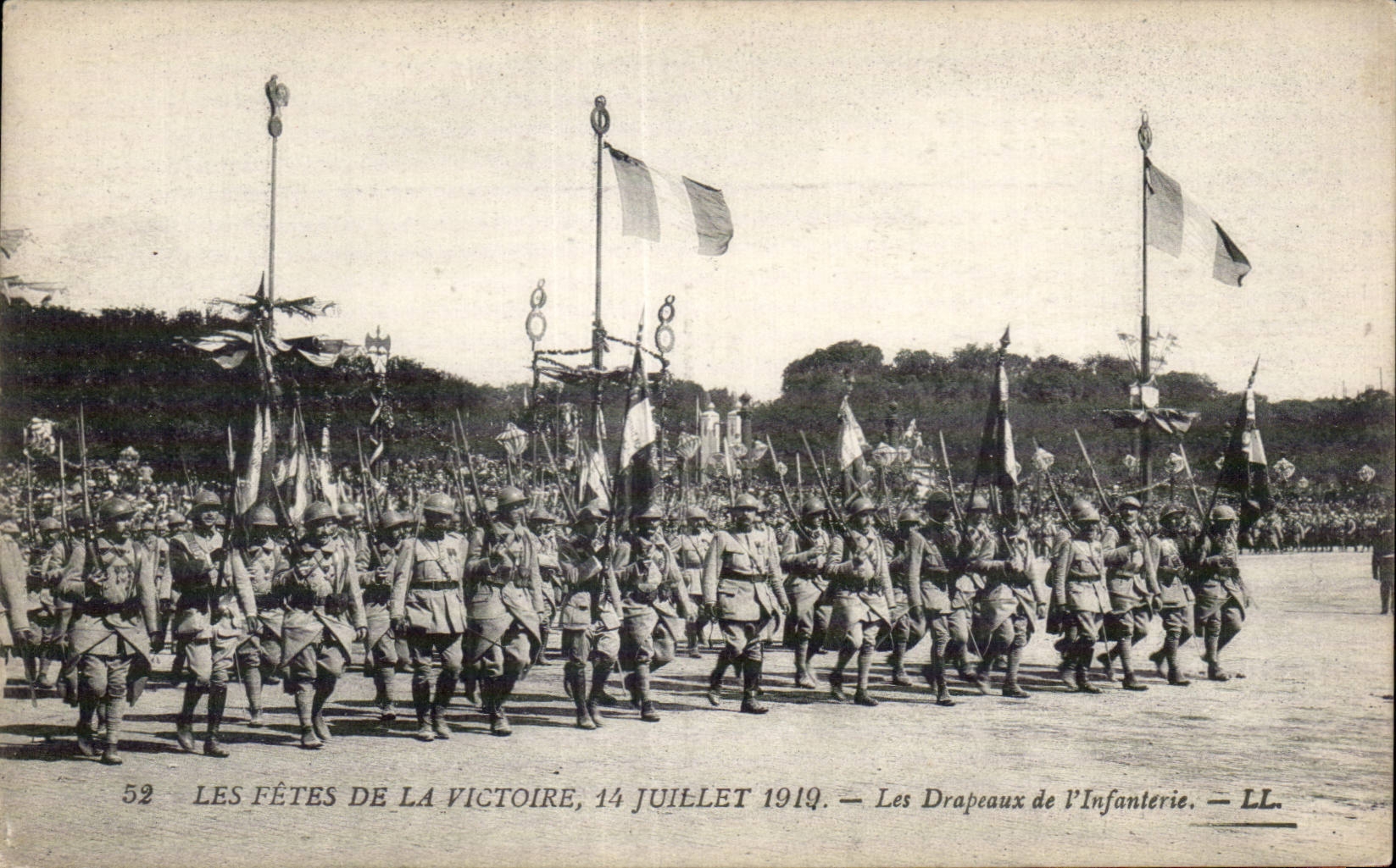 Paris - Festivals of the Victoire - July 14th 1919 - Militaria - Flags of Infantry - CPA