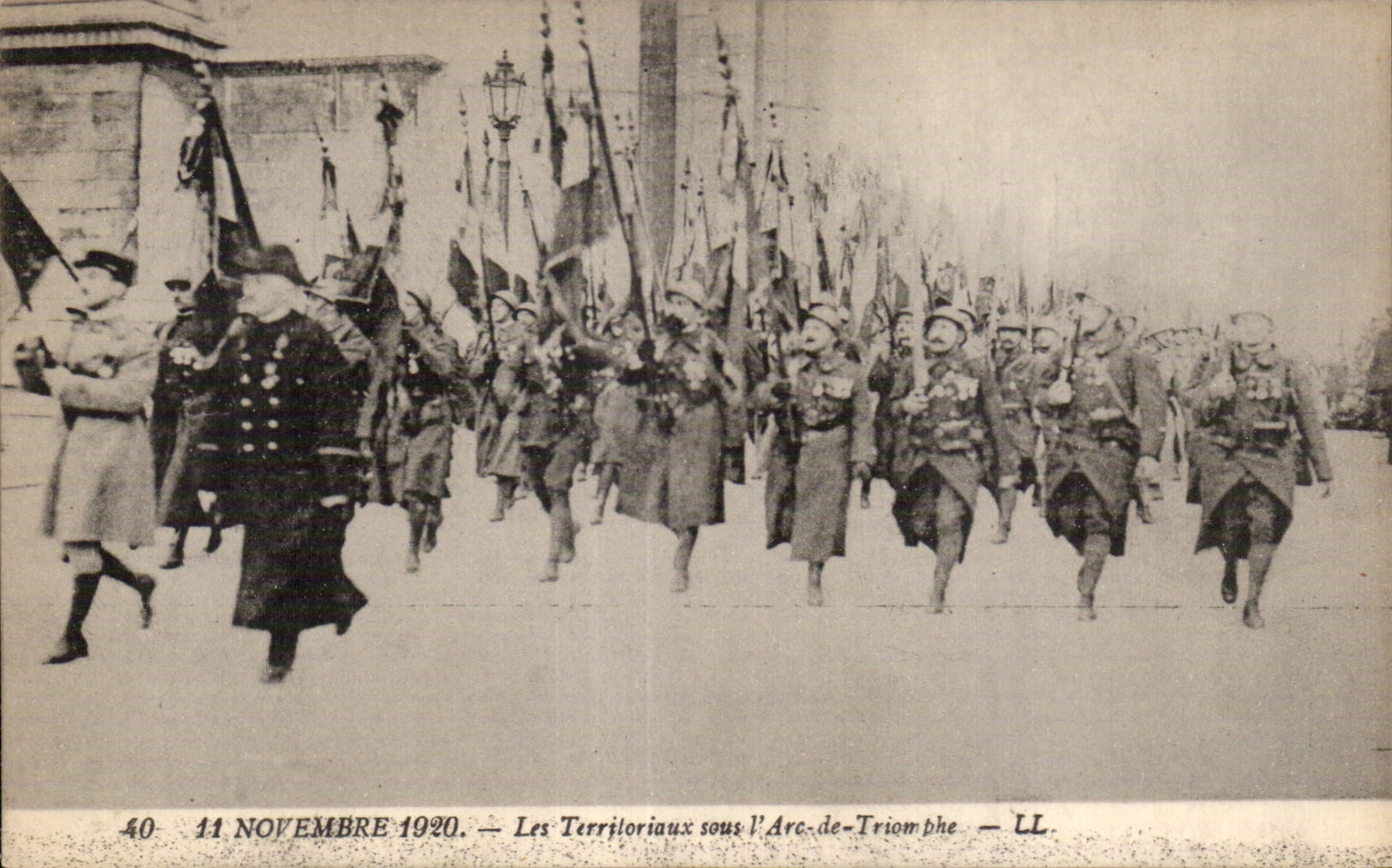 CPA Militaria Paris November 11th 1920 the territorial ones under Arc de Triomphe