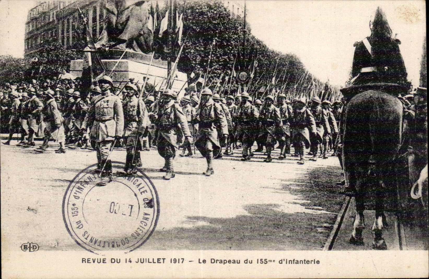 CPA Militaria Paris Revue du 14 juillet 1917 Le drapeau du 155 d infanterie Belfort 