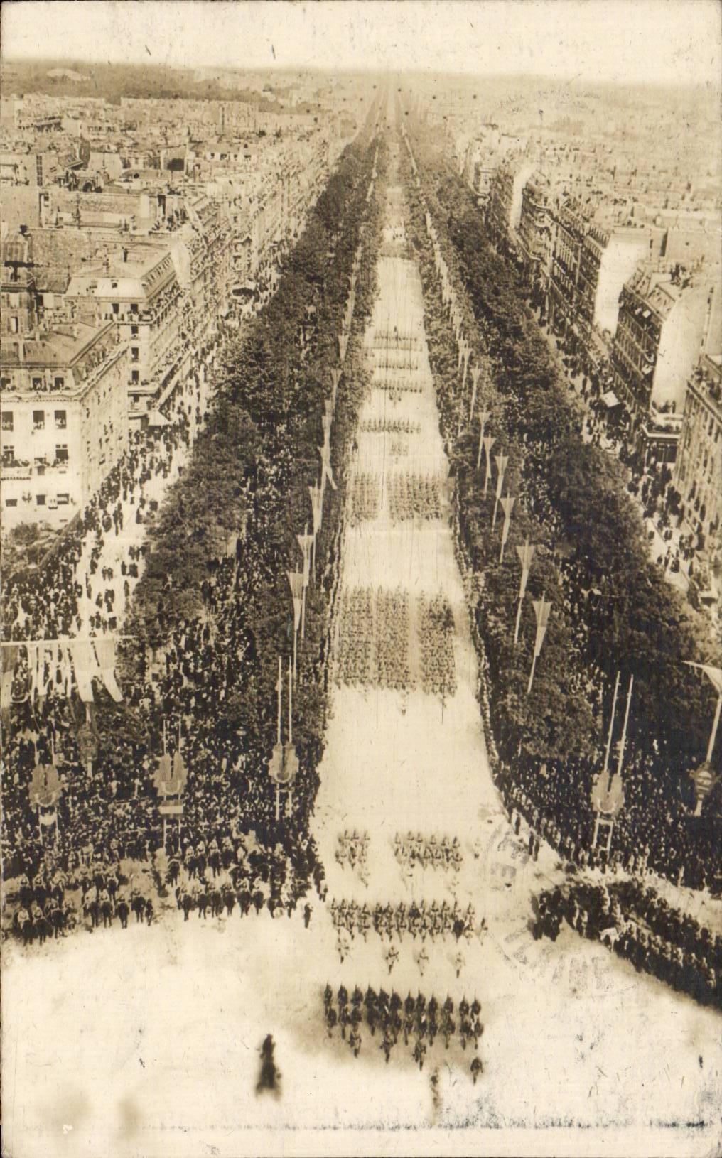 CPA Militaria Paris Festivals of the Victoire July 14th 1919 Champs Elysees