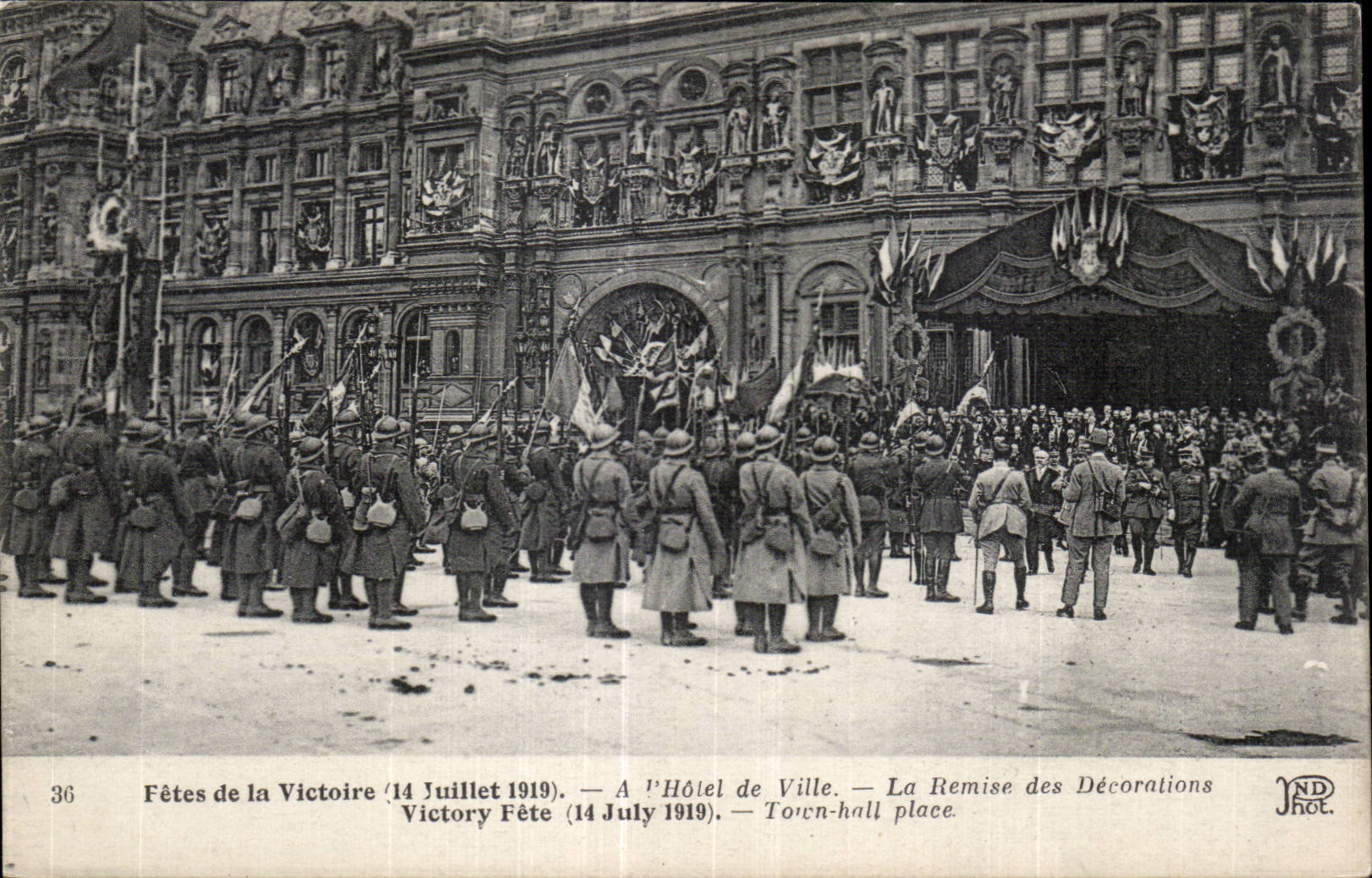 CPA Militaria Paris Festivals of the victory July 14th 1919 Town hall handing-over of decorations