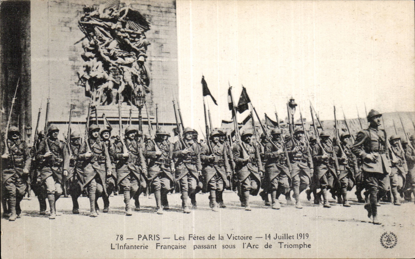 CPA Militaria Paris Festivals of the victory July 14th 1919 French infantry passing under Arc de Triomphe