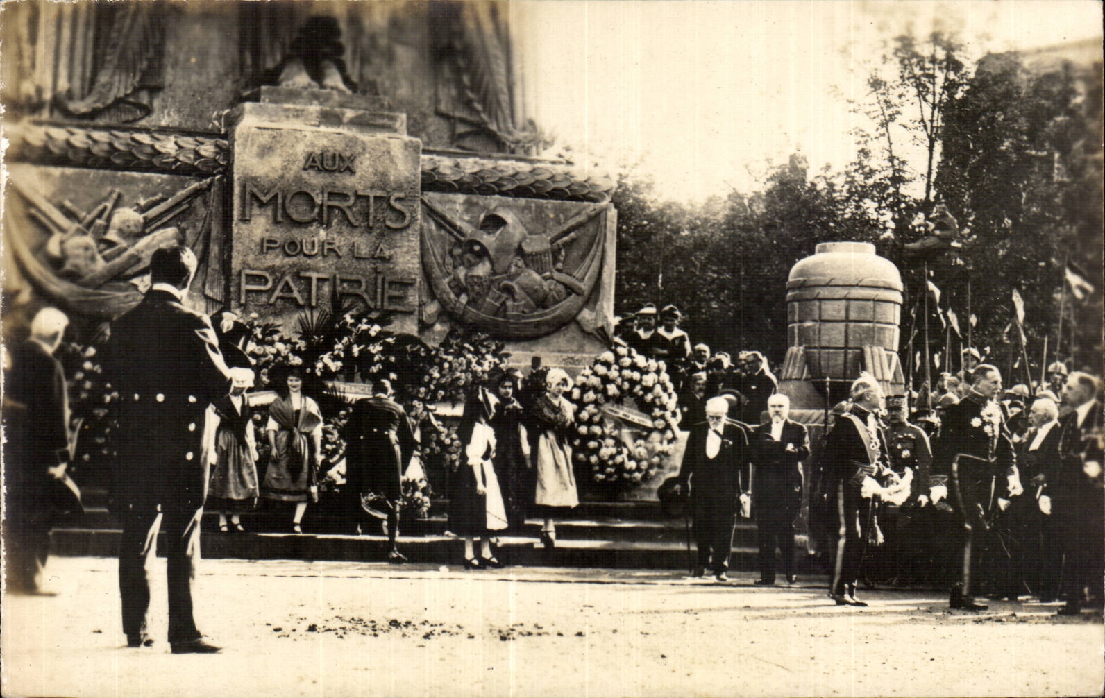 CPA Militaria Paris Festivals of the victory of July 14th 1919