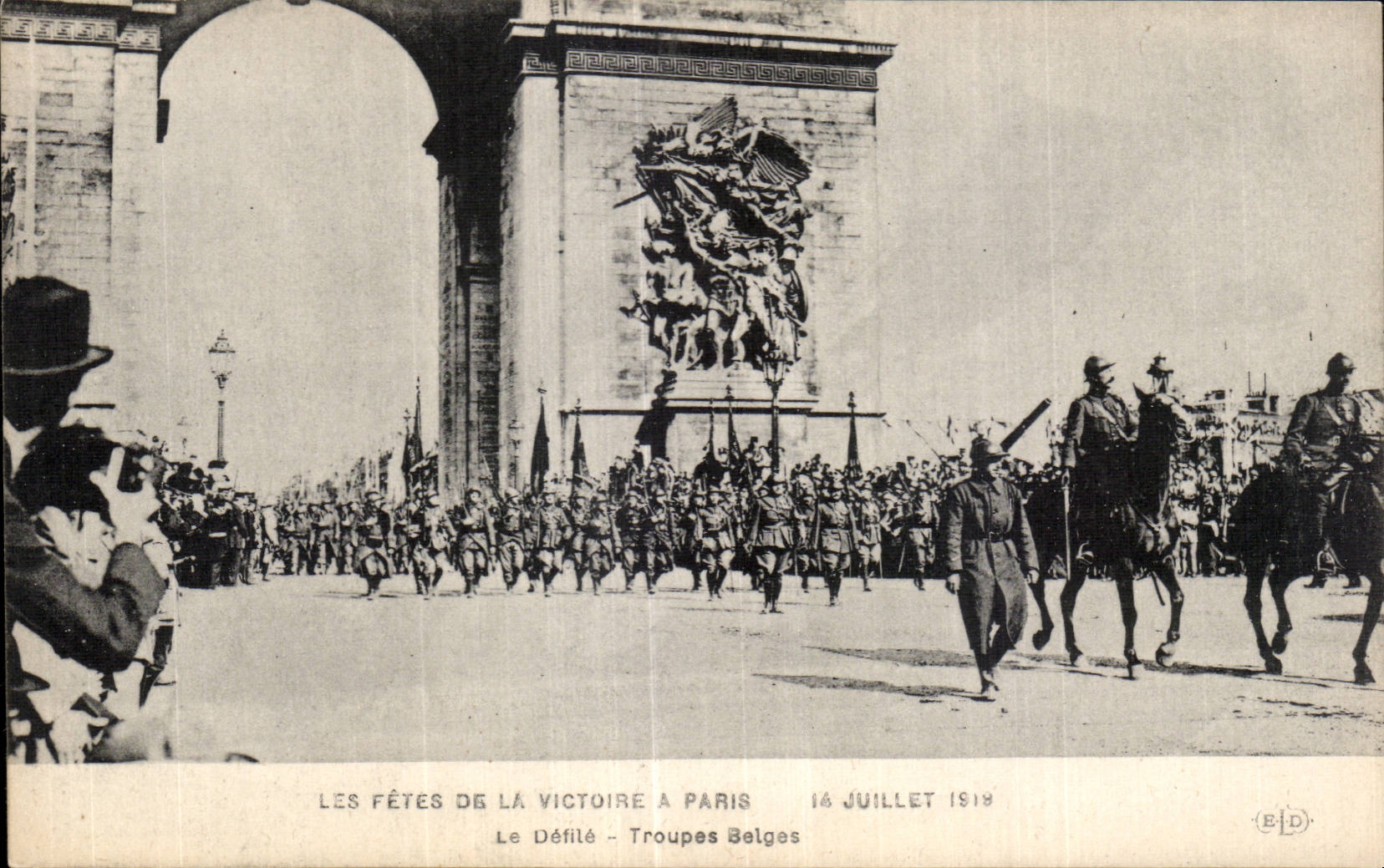 CPA Militaria Paris Fetes of the victory has Paris July 14th 1919 Belgian the Troupes procession