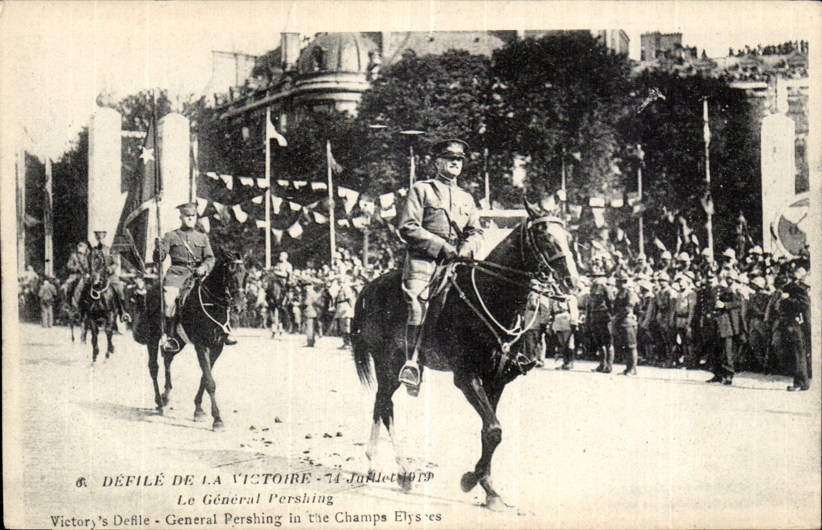 CPA Militaria Paris Fetes of the victory has Paris July 14th 1919 general Pershing