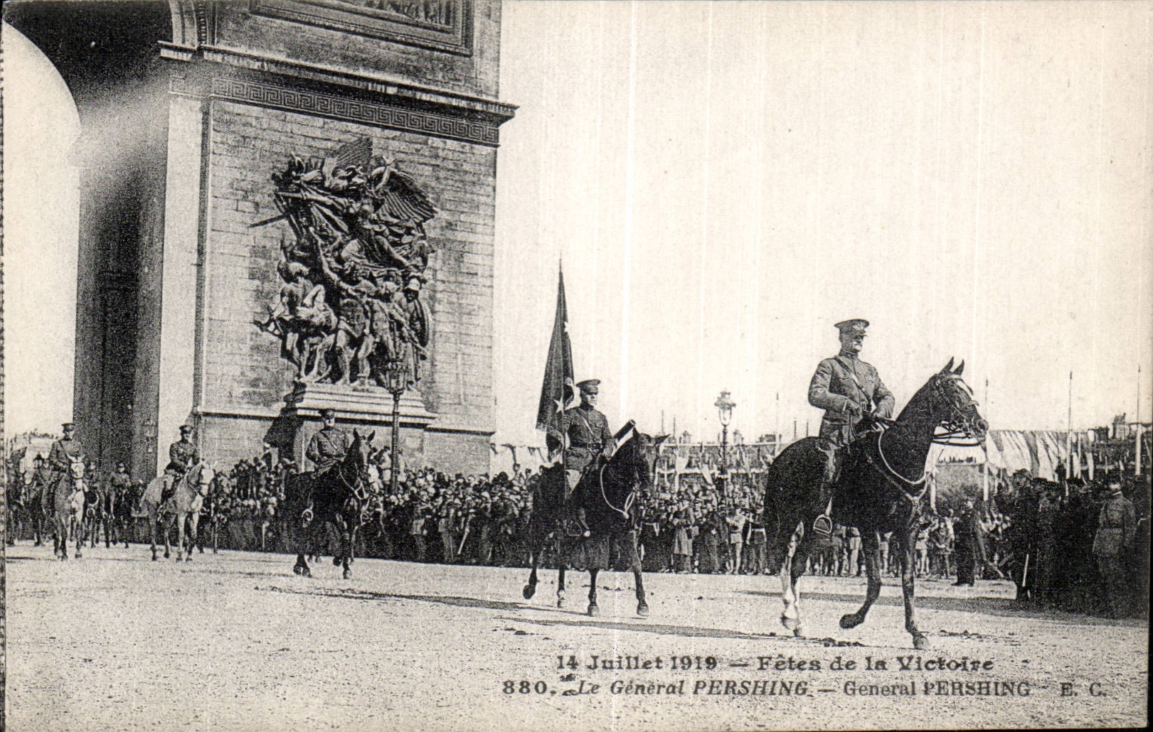 CPA Militaria Paris on July 14th has Paris in 1919 Festivals of the Victoire General Pershing