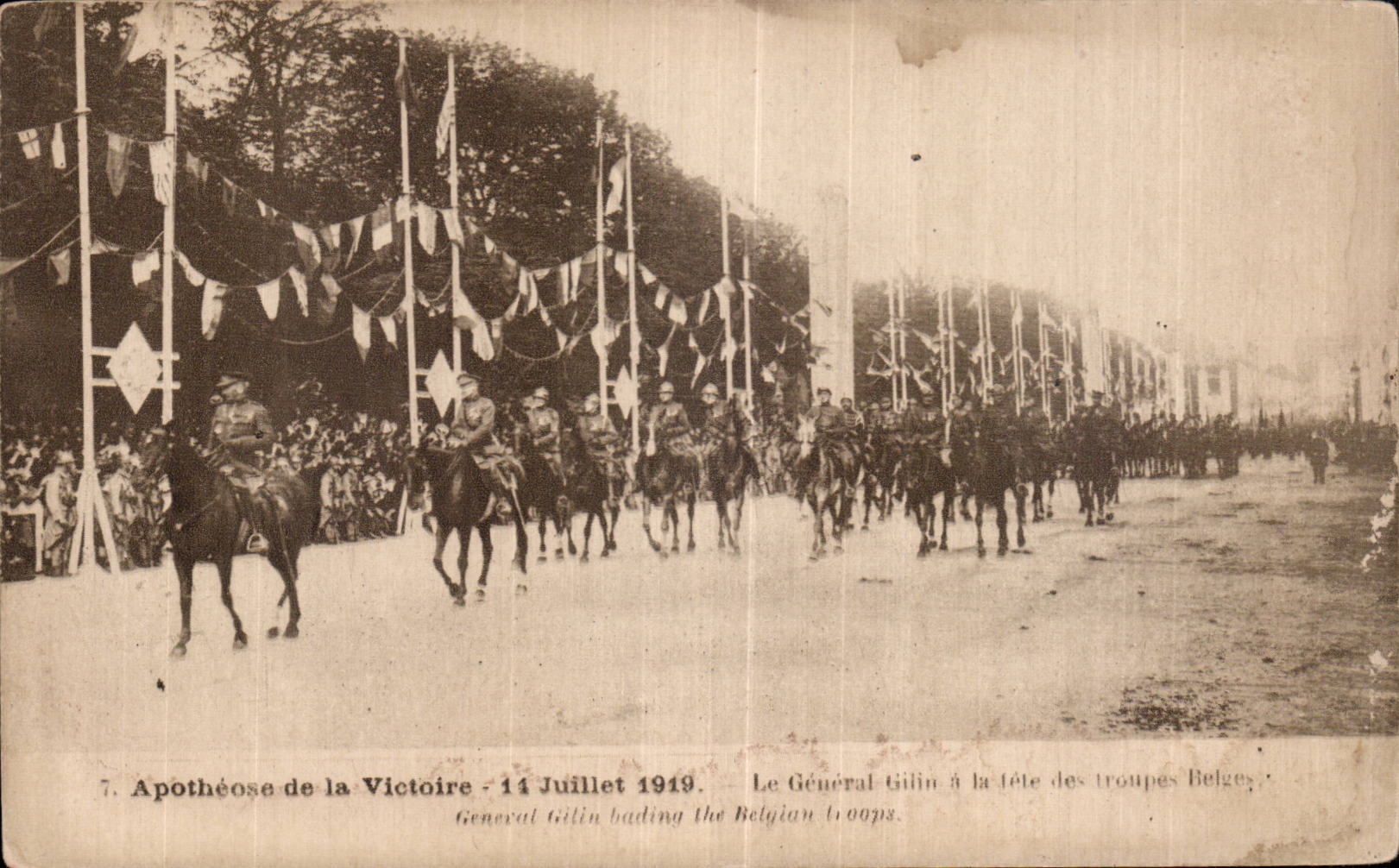 CPA Militaria Paris on July 14th has Paris in 1919 Festivals of the Victoire general Gilin with the head of Belgian troops