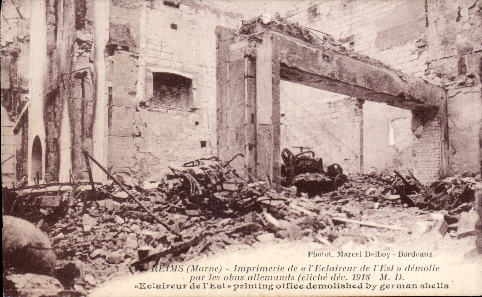 CPA Militaria Reims Imprimerie of Eclaireur of is demolished by the German shells