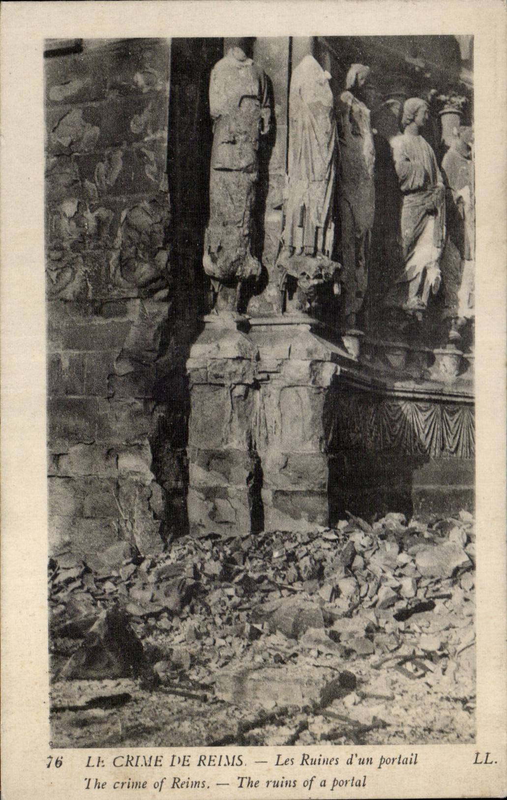 CPA Militaria the crime of Reims the ruins a gate