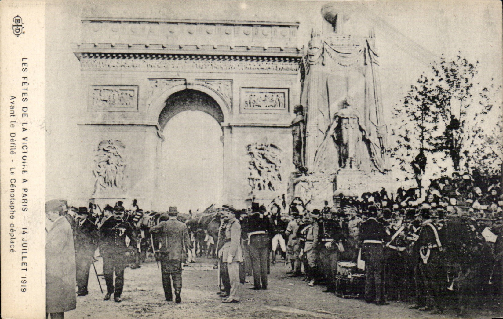 CPA Militaria Revue of July 14th 1917 Before lde feile the cenotaph moves Arc de Triomphe