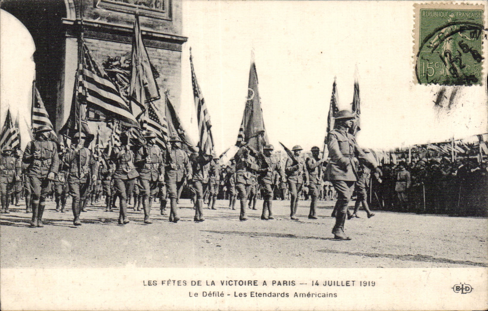 CPA Militaria Paris Festivals of the Victoire July 14th 1919 the procession American etendars Arc de Triomphe