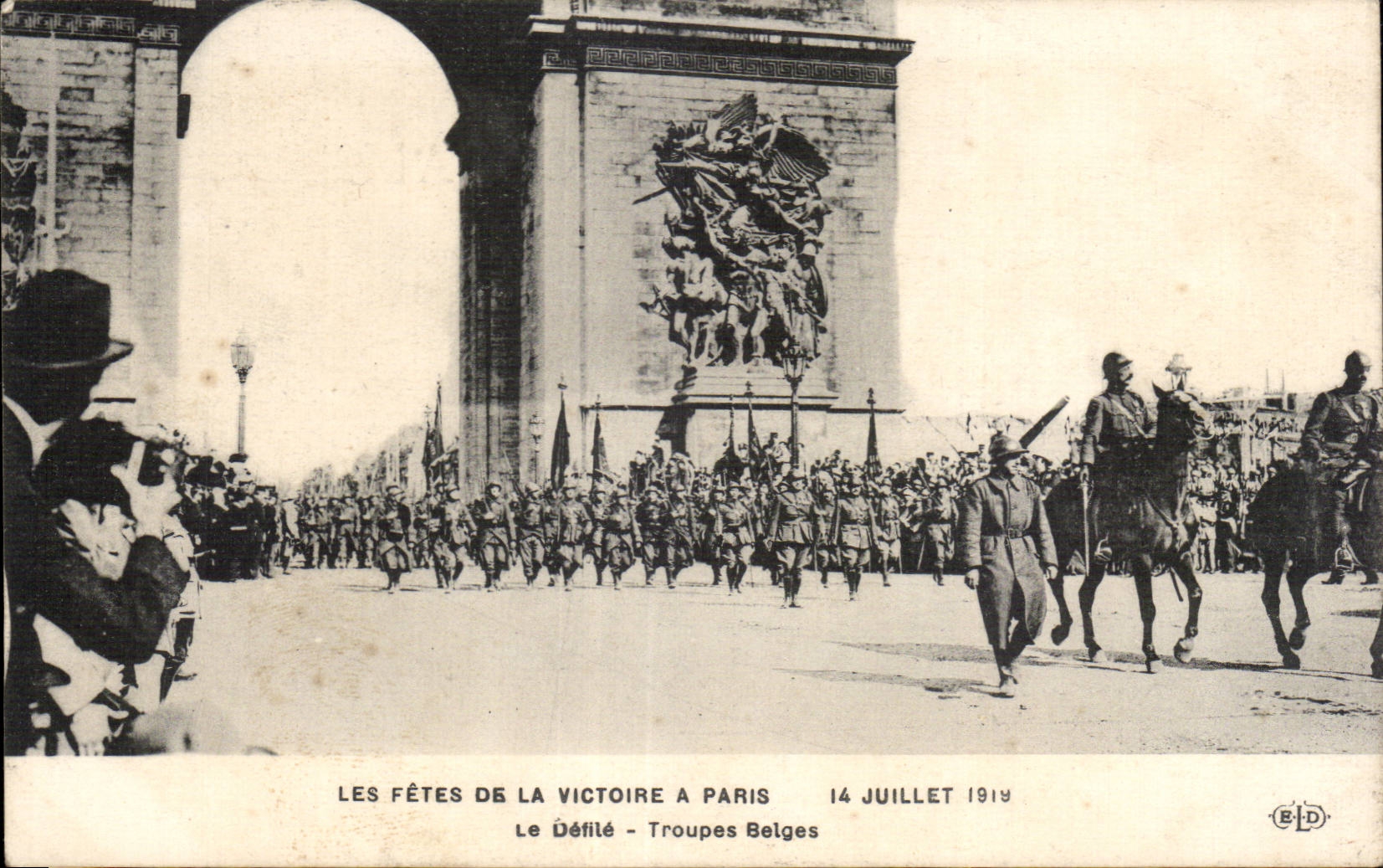 CPA Militaria Paris Festivals of the Victoire July 14th 1919 the procession Belgian Troops Arc de Triomphe