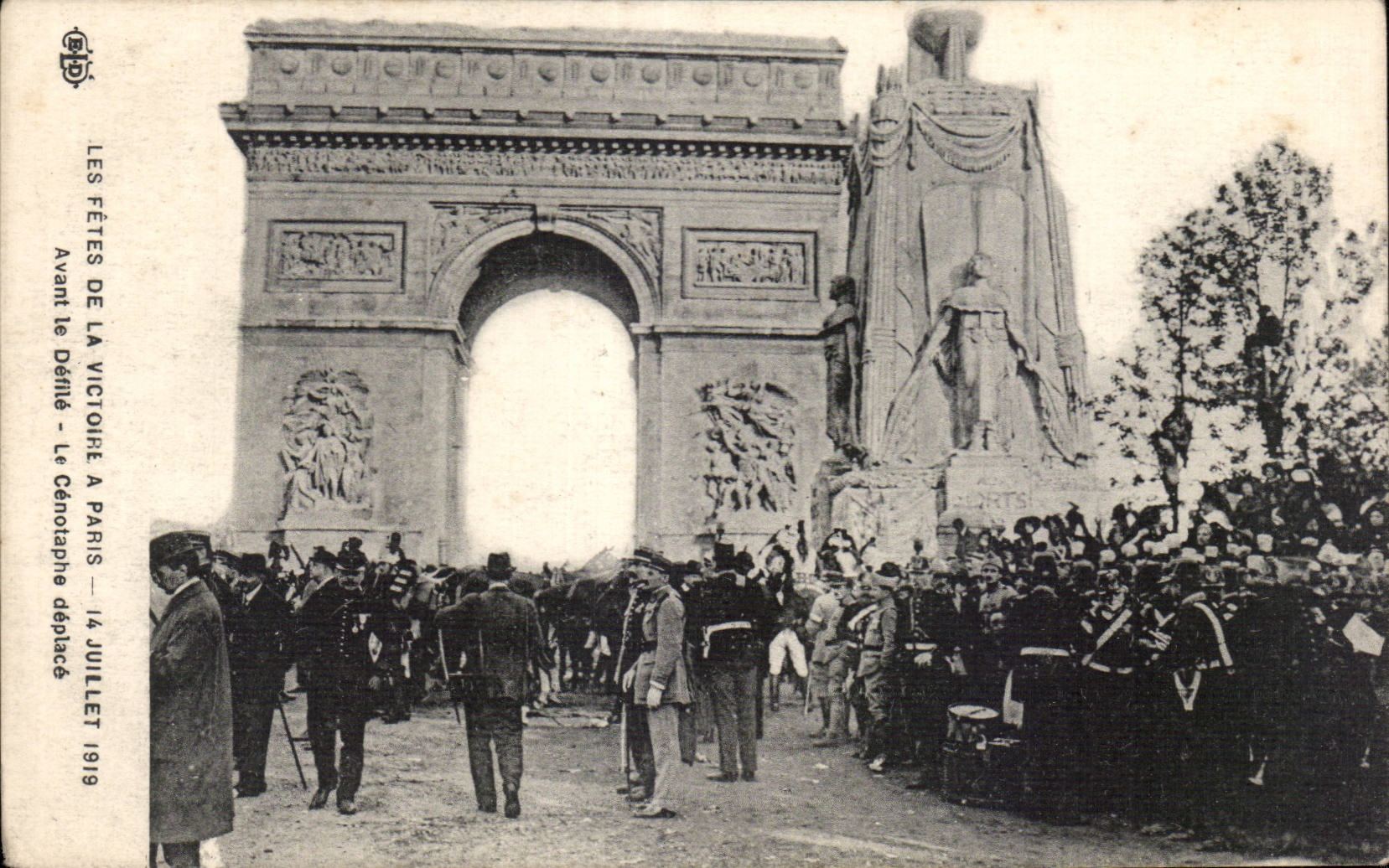 CPA Militaria Paris Fetes of the Victoire July 14th 1919 Before the procession the Cenotaph moves Arc de Triomphe