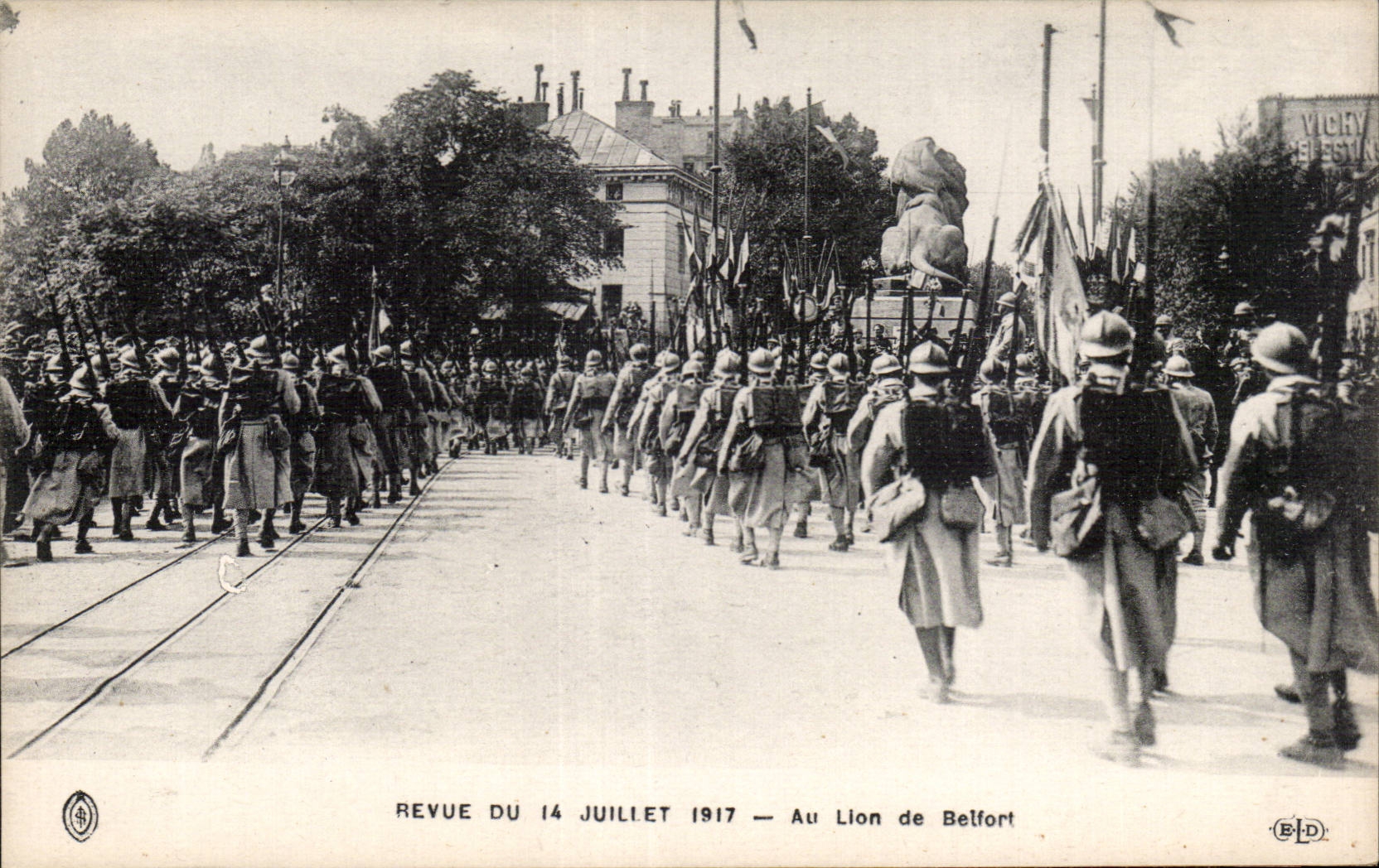 CPA Militaria Paris Revue du 14 juillet 1919 Au lion de Belfort
