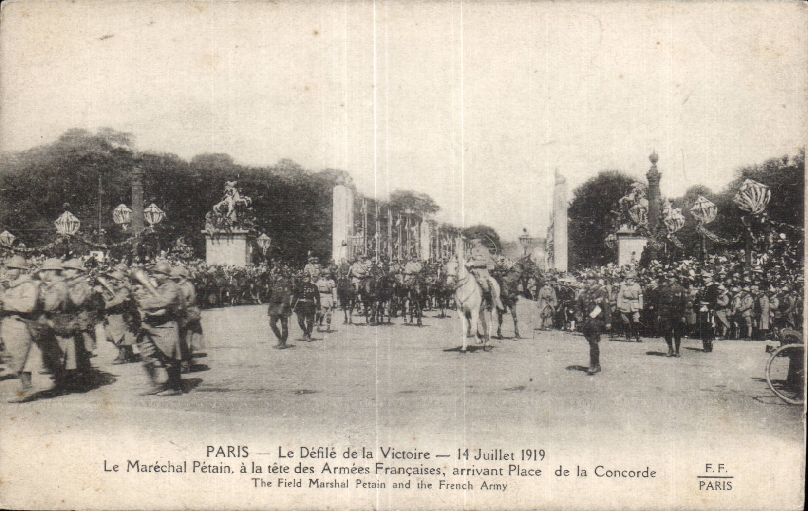 CPA Militaria Paris Fetes of the Victoire July 14th 1919 the Petain Marshal with the head of the French Armies Agrees