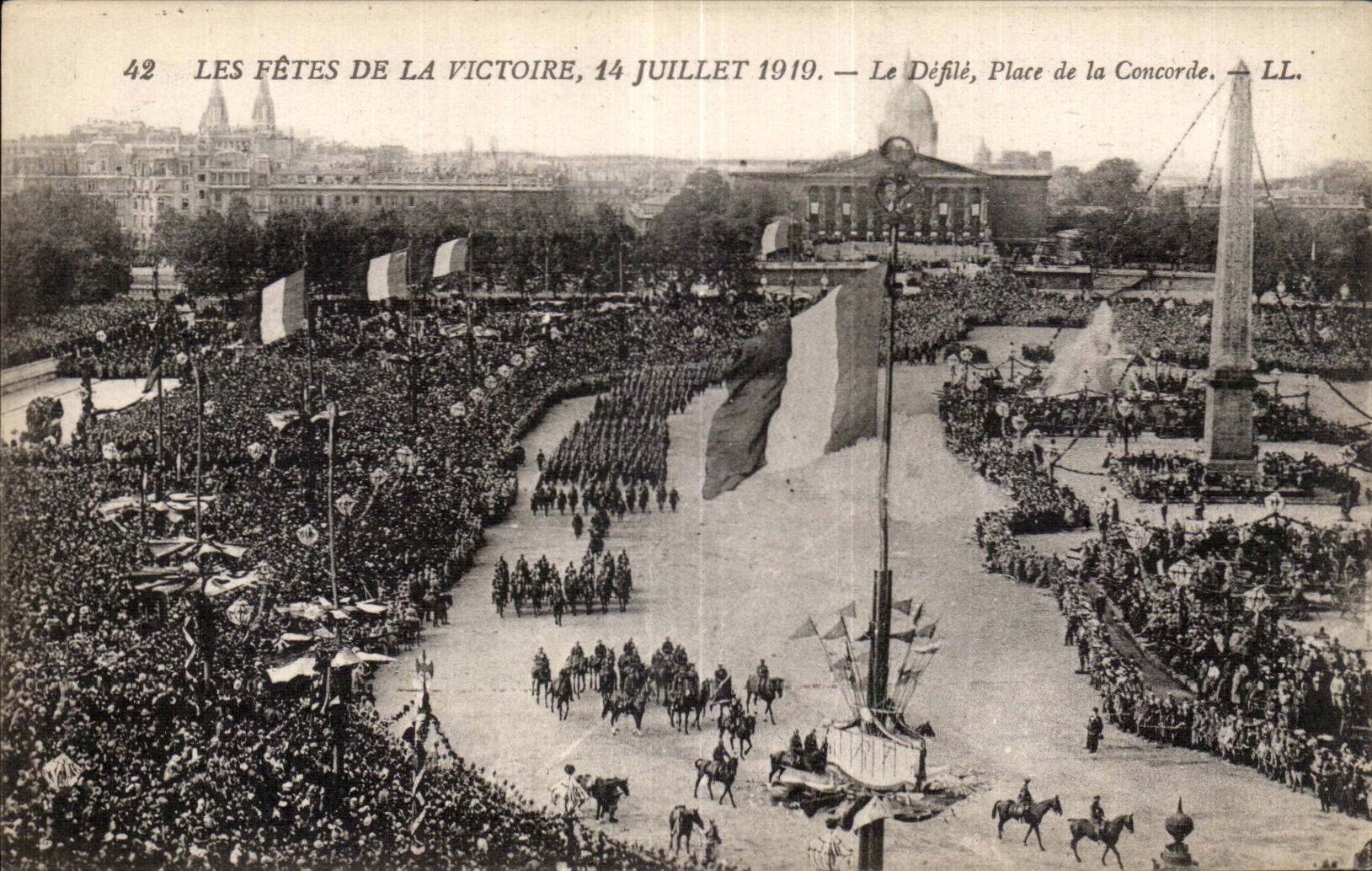 CPA Militaria Paris the festivals of Victoir July 14th 1919 the procession Places Harmony