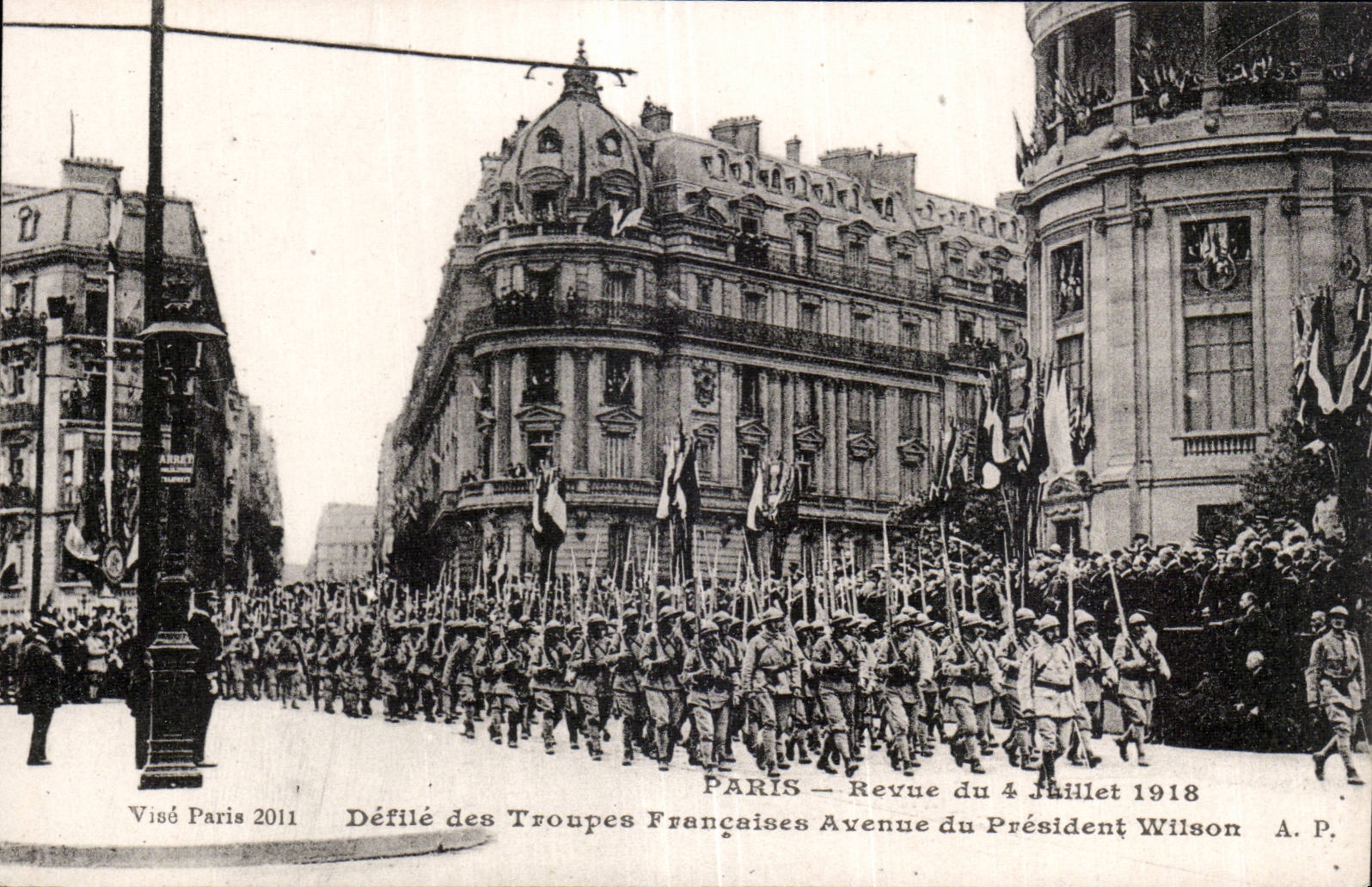 CPA Militaria Paris the procession of the victory July 14th 1919 Ravelled of the French troops Avenue of President Wilson