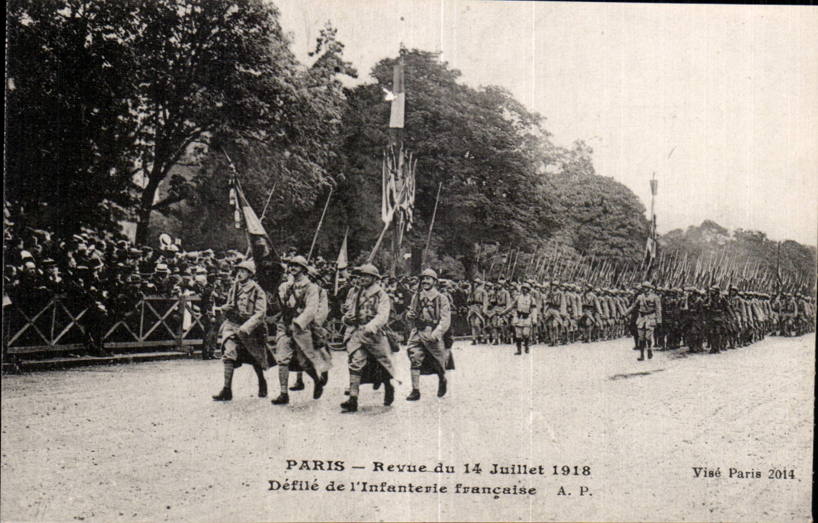 CPA Militaria Paris Re-examined of the Ravelled July 14th 1918 of French infantry