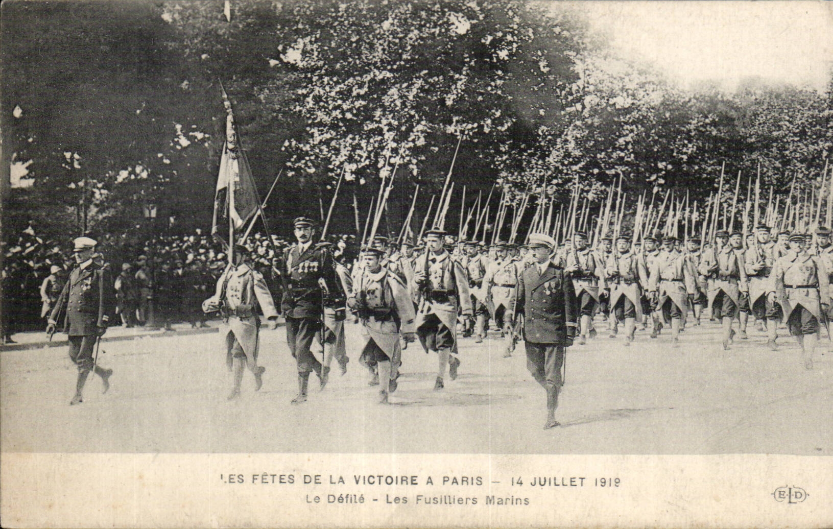 CPA Militaria Paris Festivals of the Victoire July 14th 1919 the procession marine fusiliers